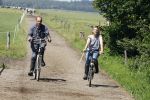 Ruinerwold 3 augustus 2022
Boer Evert met zijn nieuwe vriendin Maud bij zijn boerderij . Matthijs Albers was mee.