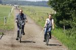 Ruinerwold 3 augustus 2022
Boer Evert met zijn nieuwe vriendin Maud bij zijn boerderij . Matthijs Albers was mee.