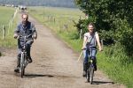 Ruinerwold 3 augustus 2022
Boer Evert met zijn nieuwe vriendin Maud bij zijn boerderij . Matthijs Albers was mee.