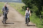 Ruinerwold 3 augustus 2022
Boer Evert met zijn nieuwe vriendin Maud bij zijn boerderij . Matthijs Albers was mee.