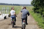 Ruinerwold 3 augustus 2022
Boer Evert met zijn nieuwe vriendin Maud bij zijn boerderij . Matthijs Albers was mee.
