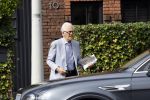 Amsterdam 21 augustus 2022
Cor Boonstra en zijn vrouw Hansje arriveren in hun Bentley bij hun huis