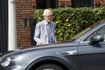Amsterdam 21 augustus 2022
Cor Boonstra en zijn vrouw Hansje arriveren in hun Bentley bij hun huis