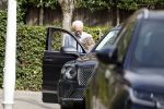Amsterdam 21 augustus 2022
Cor Boonstra en zijn vrouw Hansje arriveren in hun Bentley bij hun huis