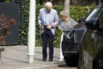 Amsterdam 21 augustus 2022
Cor Boonstra en zijn vrouw Hansje arriveren in hun Bentley bij hun huis