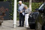 Amsterdam 21 augustus 2022
Cor Boonstra en zijn vrouw Hansje arriveren in hun Bentley bij hun huis