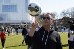 Utrecht 27 maart 2022
Bij voetbalclub DHSC in Utrecht wordt een dag georganiseerd waar geld opgehaald wordt voor Ukraine. Edward v Cuilenborg met videocamera