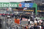 Zandvoort 4 september 2022
Floor Jansen zingt het nederlandse volkslied voorafgaand aan den Nederlands F1 Grand Prix . Ook haar man Hannes v Dahl en hun dochtertje waren erbij.