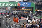 Zandvoort 4 september 2022
Floor Jansen zingt het nederlandse volkslied voorafgaand aan den Nederlands F1 Grand Prix . Ook haar man Hannes v Dahl en hun dochtertje waren erbij.