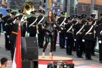 Zandvoort 4 september 2022
Floor Jansen zingt het nederlandse volkslied voorafgaand aan den Nederlands F1 Grand Prix . Ook haar man Hannes v Dahl en hun dochtertje waren erbij.