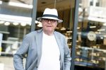 Amsterdam 1 september 2022
Harry Mens met hoed op op de pc hooftstraat
