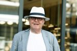 Amsterdam 1 september 2022
Harry Mens met hoed op op de pc hooftstraat