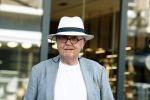 Amsterdam 1 september 2022
Harry Mens met hoed op op de pc hooftstraat