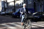 Amsterdam 19 maart 2022
Huub Stapel op de fiets in Amsterdam zuid.
