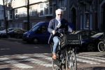 Amsterdam 19 maart 2022
Huub Stapel op de fiets in Amsterdam zuid.