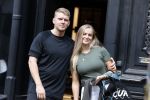 Amsterdam 24 augustus 2022
Jacob Ferilli met zijn zus op de pc hooftstraat