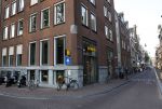 Amsterdam 23 augustus 2022
De huis genoten / vriendinnen van prinses Amalia gaan boodschappen doen bij de jumbo om de hoek van hun huis aan de grachtn van Amsterdam.