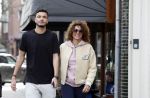 Amsterdam 16 maart 2022
Karin de Rooij met haar zoon Nigel op de cornelis schuytstraat