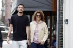 Amsterdam 16 maart 2022
Karin de Rooij met haar zoon Nigel op de cornelis schuytstraat