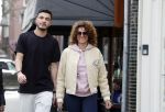 Amsterdam 16 maart 2022
Karin de Rooij met haar zoon Nigel op de cornelis schuytstraat