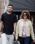 Amsterdam 16 maart 2022
Karin de Rooij met haar zoon Nigel op de cornelis schuytstraat
