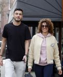 Amsterdam 16 maart 2022
Karin de Rooij met haar zoon Nigel op de cornelis schuytstraat