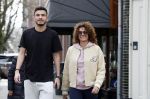 Amsterdam 16 maart 2022
Karin de Rooij met haar zoon Nigel op de cornelis schuytstraat