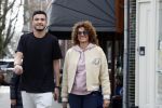 Amsterdam 16 maart 2022
Karin de Rooij met haar zoon Nigel op de cornelis schuytstraat