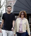 Amsterdam 16 maart 2022
Karin de Rooij met haar zoon Nigel op de cornelis schuytstraat