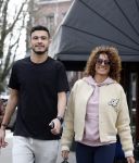 Amsterdam 16 maart 2022
Karin de Rooij met haar zoon Nigel op de cornelis schuytstraat