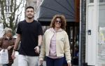 Amsterdam 16 maart 2022
Karin de Rooij met haar zoon Nigel op de cornelis schuytstraat