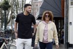 Amsterdam 16 maart 2022
Karin de Rooij met haar zoon Nigel op de cornelis schuytstraat