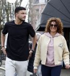 Amsterdam 16 maart 2022
Karin de Rooij met haar zoon Nigel op de cornelis schuytstraat