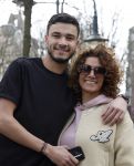 Amsterdam 16 maart 2022
Karin de Rooij met haar zoon Nigel op de cornelis schuytstraat
