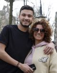 Amsterdam 16 maart 2022
Karin de Rooij met haar zoon Nigel op de cornelis schuytstraat