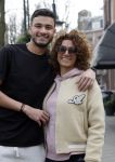 Amsterdam 16 maart 2022
Karin de Rooij met haar zoon Nigel op de cornelis schuytstraat