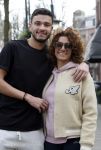 Amsterdam 16 maart 2022
Karin de Rooij met haar zoon Nigel op de cornelis schuytstraat