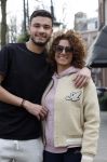 Amsterdam 16 maart 2022
Karin de Rooij met haar zoon Nigel op de cornelis schuytstraat