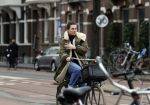 Amsterdam 16 maart 2022
Kim v Kooten op de fiets in Amsterdam zuid