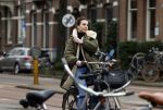 Amsterdam 16 maart 2022
Kim v Kooten op de fiets in Amsterdam zuid