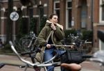 Amsterdam 16 maart 2022
Kim v Kooten op de fiets in Amsterdam zuid