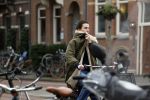 Amsterdam 16 maart 2022
Kim v Kooten op de fiets in Amsterdam zuid