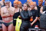 Amsterdam 28 augustus 2022
ALS Cityswim in de grachten van Amsterdam.
Marie Carmen Oudendijk zwemt met haar broer de cityswim .Haar broer heeft ALS