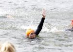 Amsterdam 28 augustus 2022
ALS Cityswim in de grachten van Amsterdam.
Marie Carmen Oudendijk zwemt met haar broer de cityswim .Haar broer heeft ALS
