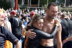 Amsterdam 28 augustus 2022
ALS Cityswim in de grachten van Amsterdam.
Marie Carmen Oudendijk zwemt met haar broer de cityswim .Haar broer heeft ALS
