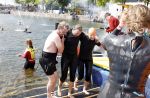Amsterdam 28 augustus 2022
ALS Cityswim in de grachten van Amsterdam.
Marie Carmen Oudendijk zwemt met haar broer de cityswim .Haar broer heeft ALS