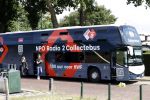 Blaricum 7 september 2022
Ruud de Wild en Gijs Staverman toeren met deRadio2 collectebus door nederland om geld op te halen voor het KWF. in Blaricum gingen ze bij ijssalon de HOOP langs.