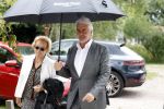 Amsterdam 15 september 2022
Kimberley Klaver en Michel v d Bergh trouwen bij het rijk van de keizer . Ze trouwen in de openlucht. Pieter Storms met zijn vrouw Nina Brink Storms