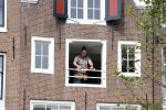 Amsterdam 1 augustus 2022
Het nieuwe huis van prinses Amalia wordt helemaal verbouwd . Er zijn nu ook veiligheids camera's opgehangen . Grachtenpand.