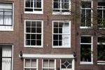 Amsterdam 1 augustus 2022
Het nieuwe huis van prinses Amalia wordt helemaal verbouwd . Er zijn nu ook veiligheids camera's opgehangen . Grachtenpand.